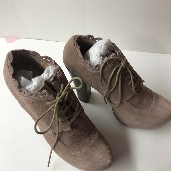 nude tan suede Betsey Johnson heeled booties shoes model casting call runway 8.5 - Picture 3 of 10